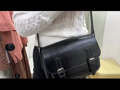 ❤️ Melancap awam perempuan jalang FeralBerry dengan dildo di dalam bilik pemasangan seks super pada ms.sexvideosex.top